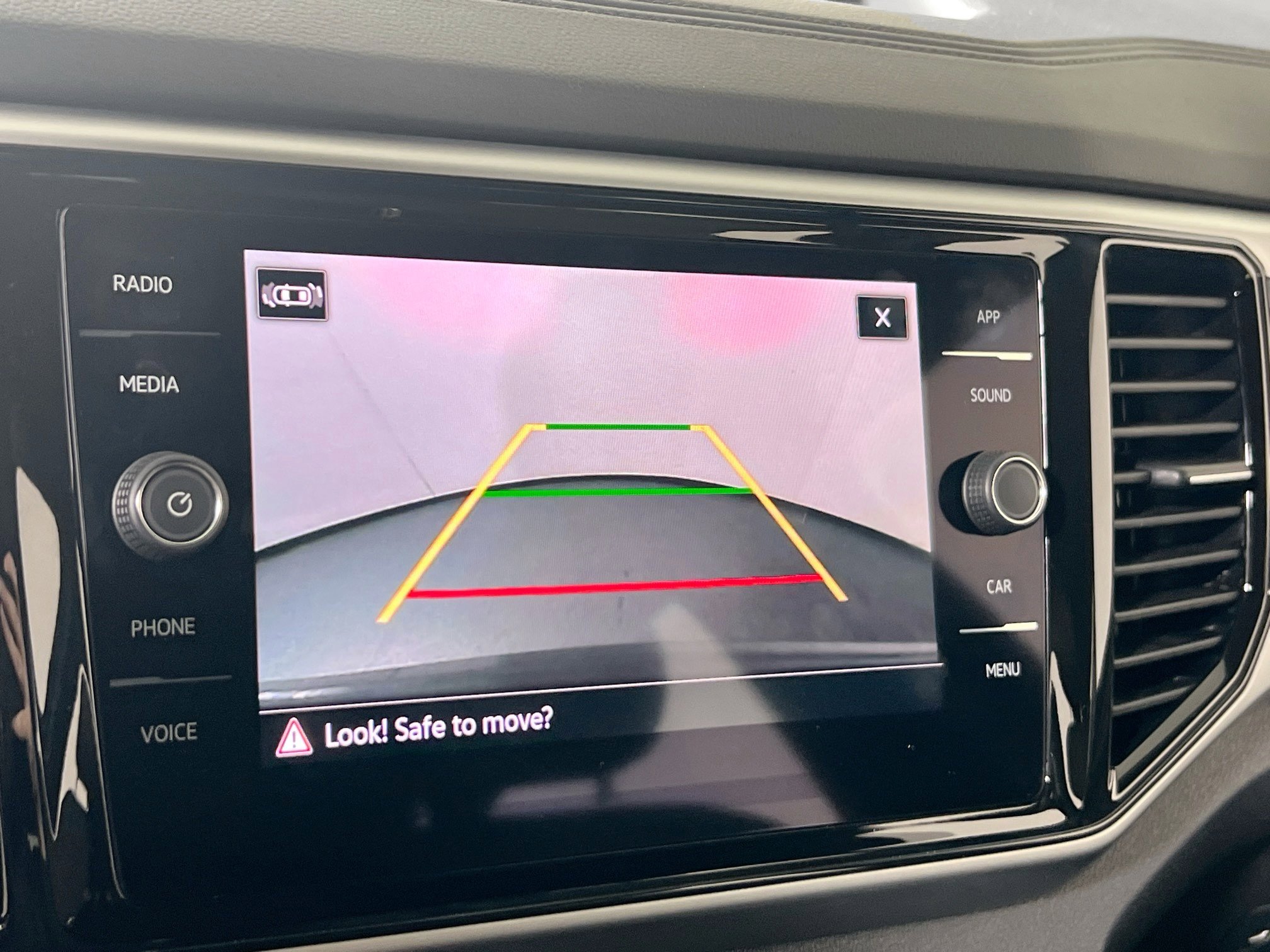 Used 2023 Volkswagen Atlas Cross Sport SE image 13