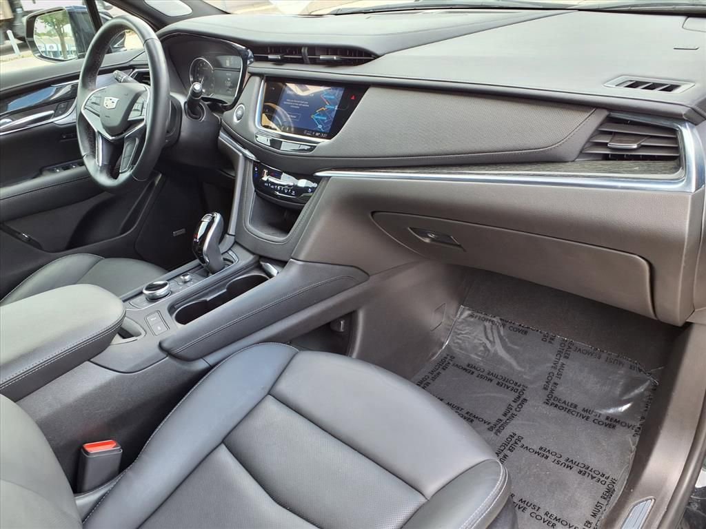 Certified 2022 Cadillac XT5 Premium Luxury FWD image 8