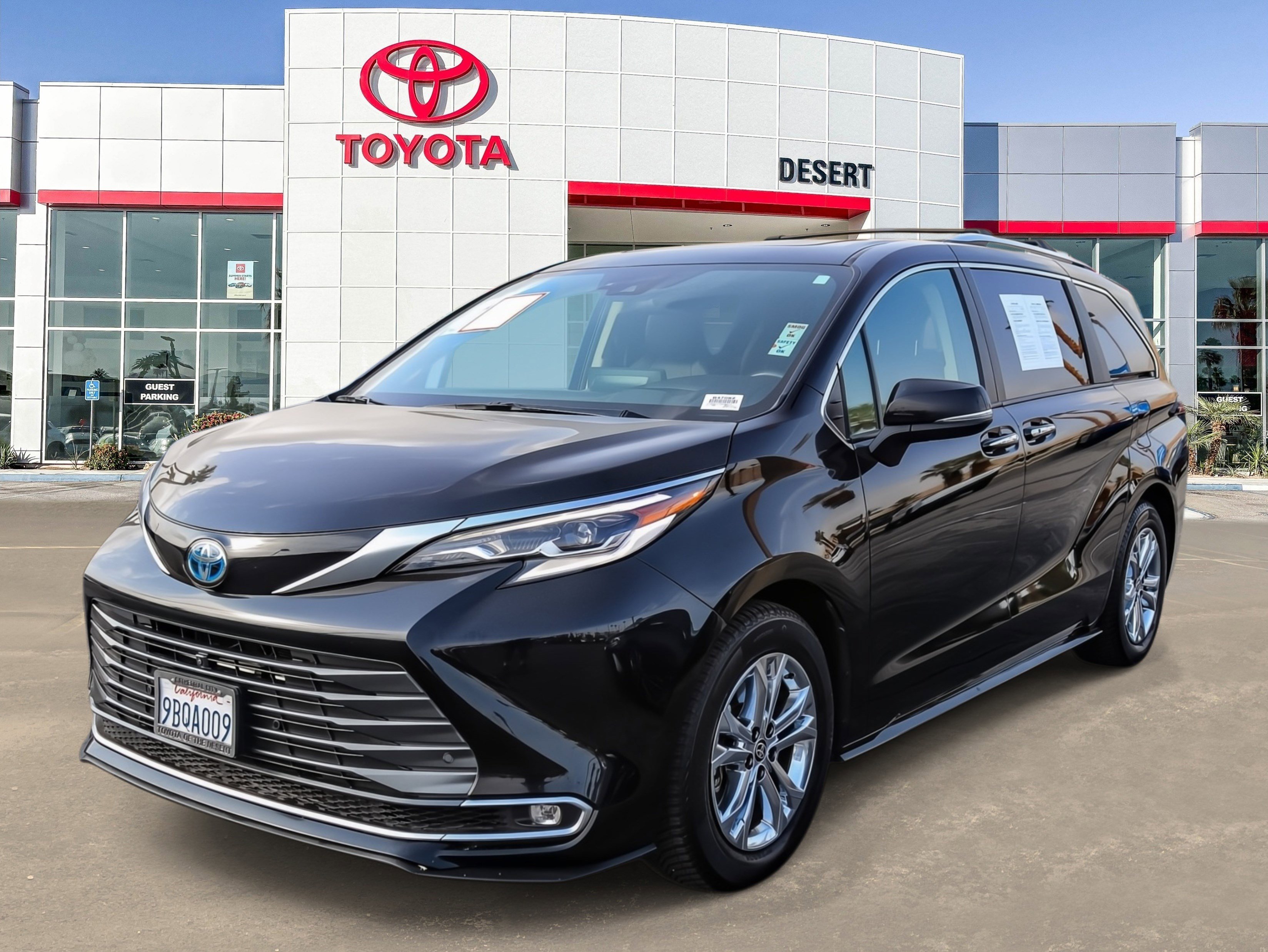 Certified 2022 Toyota Sienna Platinum image 3