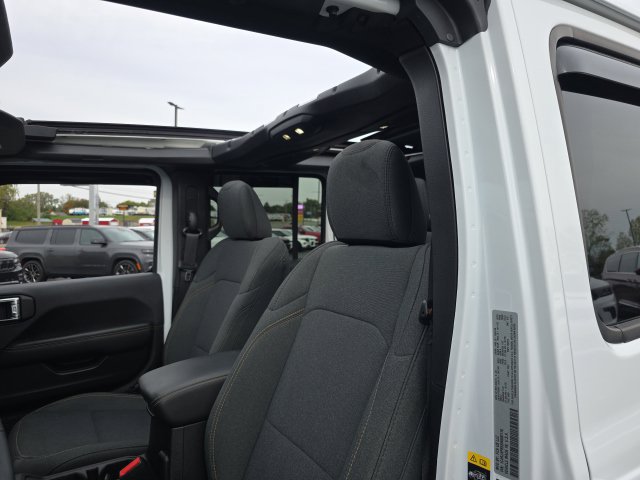 Used 2025 Jeep Wrangler Unlimited Sahara w/ Safety Group AWD/4WD image 16