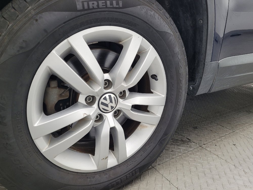 Used 2016 Volkswagen Tiguan S image 31