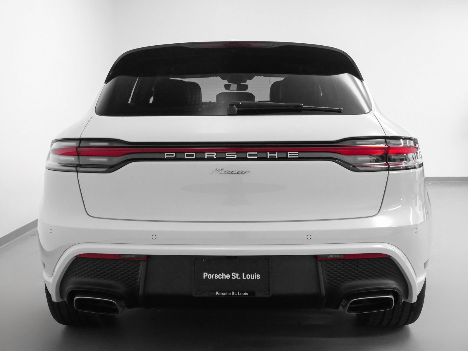 Certified 2025 Porsche Macan image 9