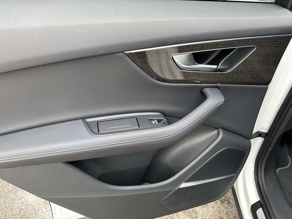 Used 2025 Audi Q7 3.0T Premium Plus image 12