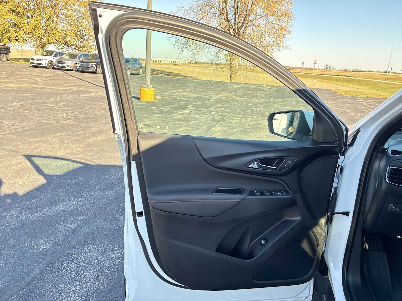 Used 2022 Chevrolet Equinox RS w/ LPO, Floor Liner Package image 21