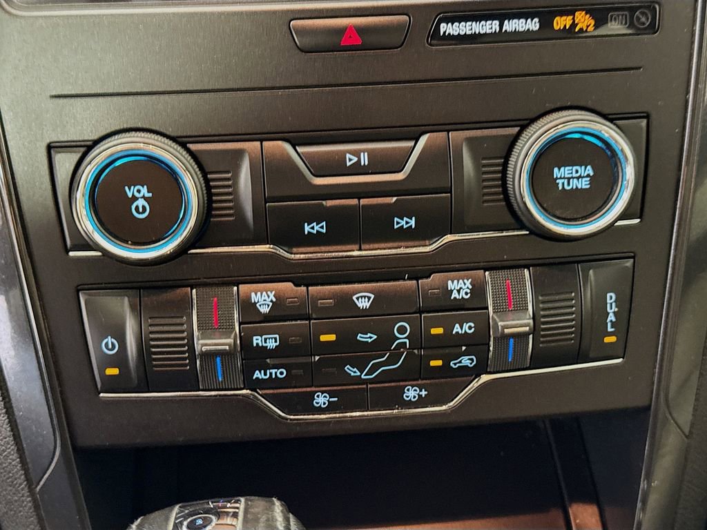 Used 2018 Ford Explorer XLT w/ Equipment Group 201A FWD image 18