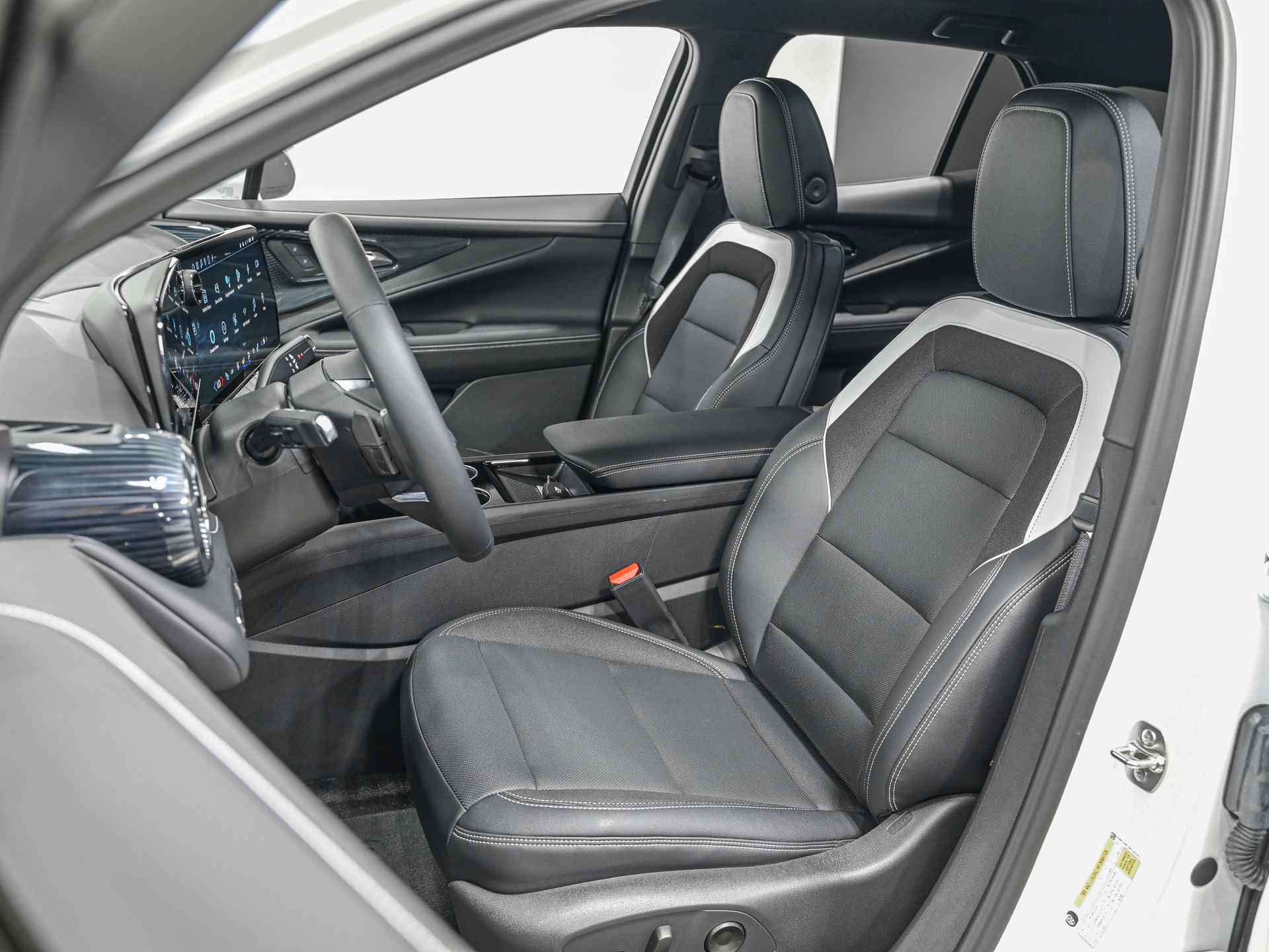 Used 2024 Chevrolet Blazer EV LT AWD/4WD image 15
