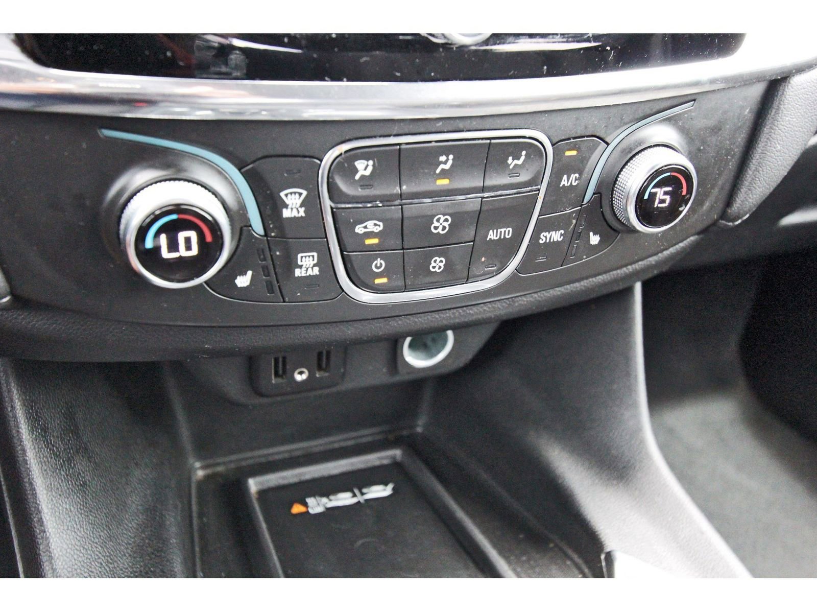 Used 2023 Chevrolet Traverse LT image 27
