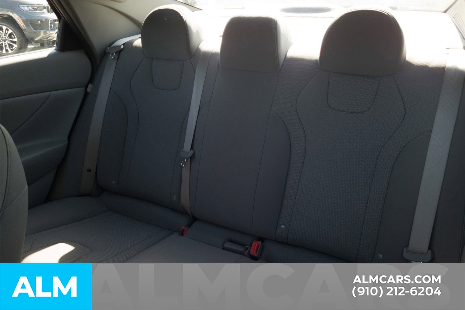 Used 2025 Hyundai Elantra SE image 17