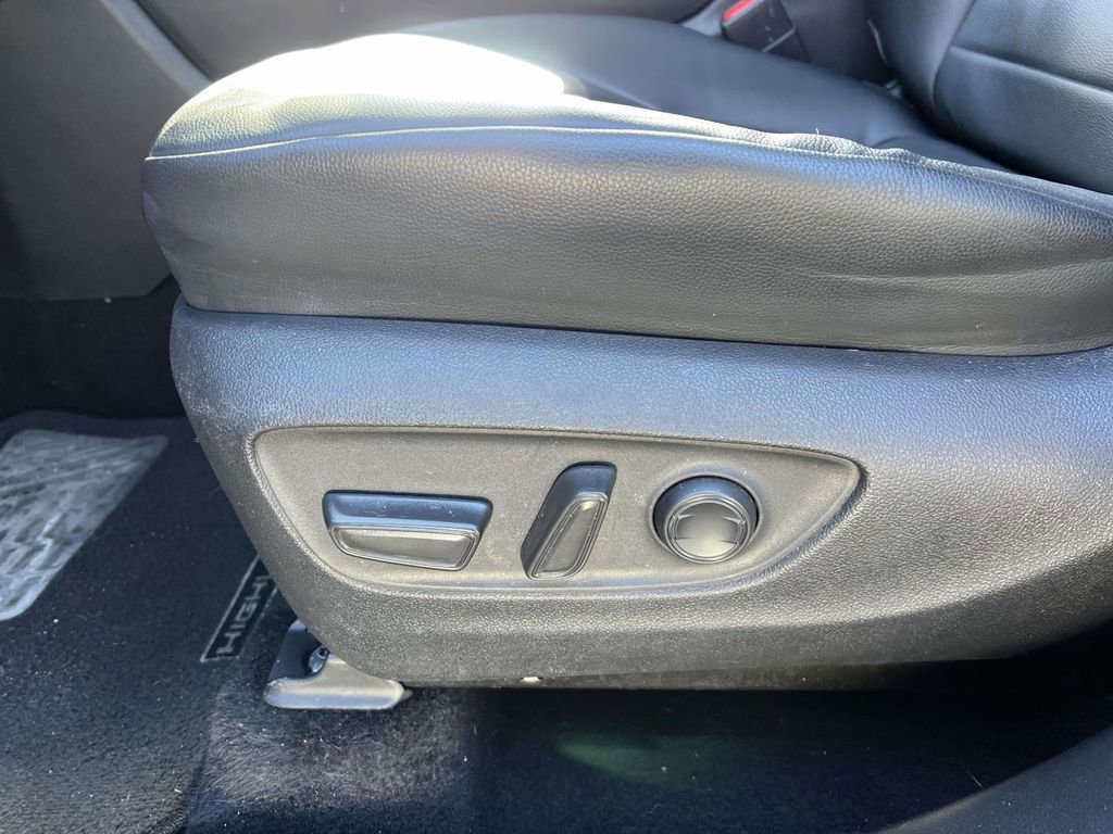 Used 2023 Toyota Highlander XLE image 22