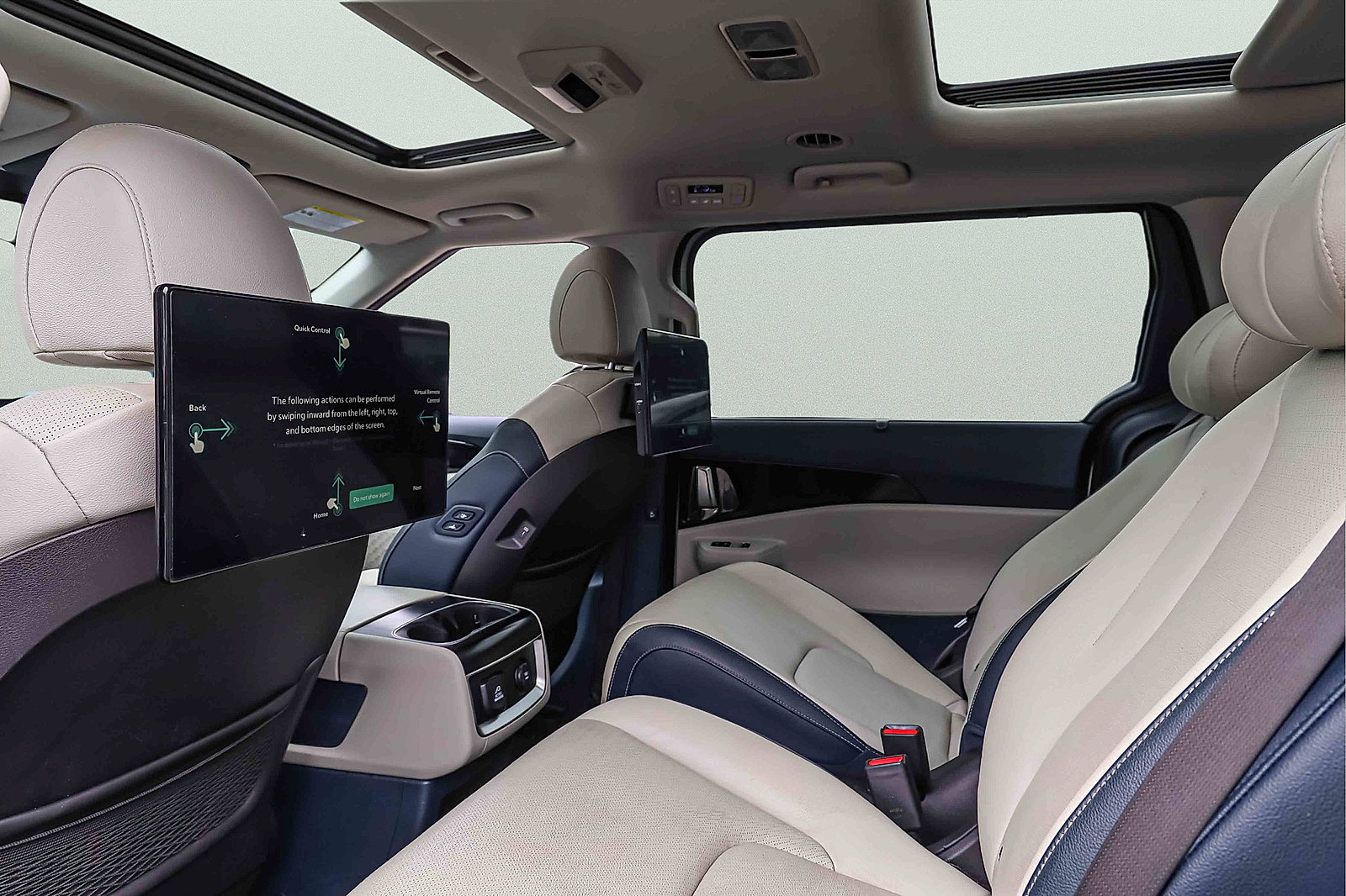 Certified 2025 Kia Carnival SX Prestige FWD image 24
