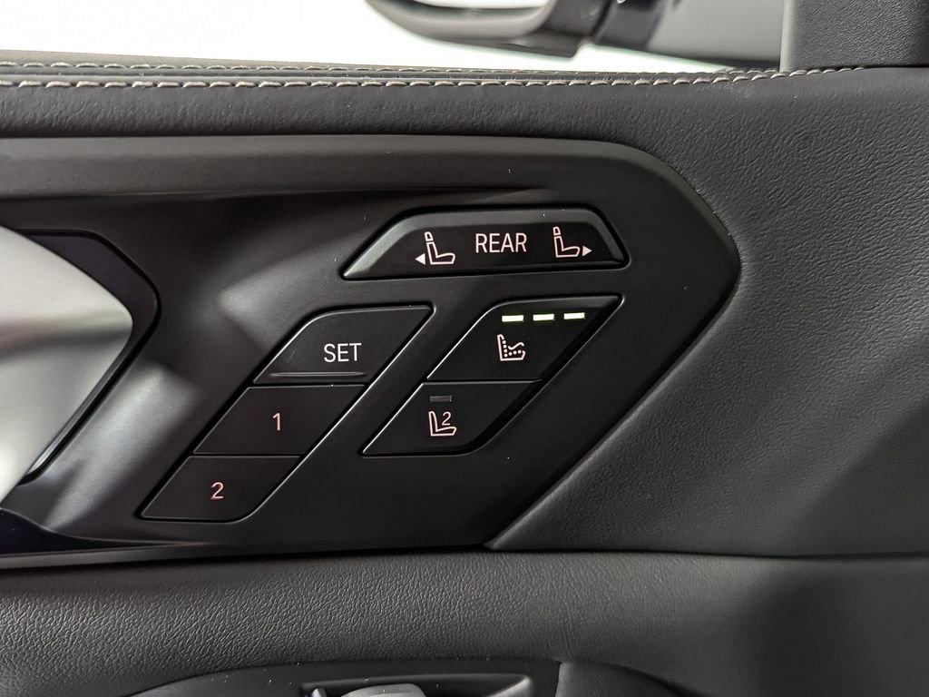 Certified 2025 BMW X7 M60i image 25