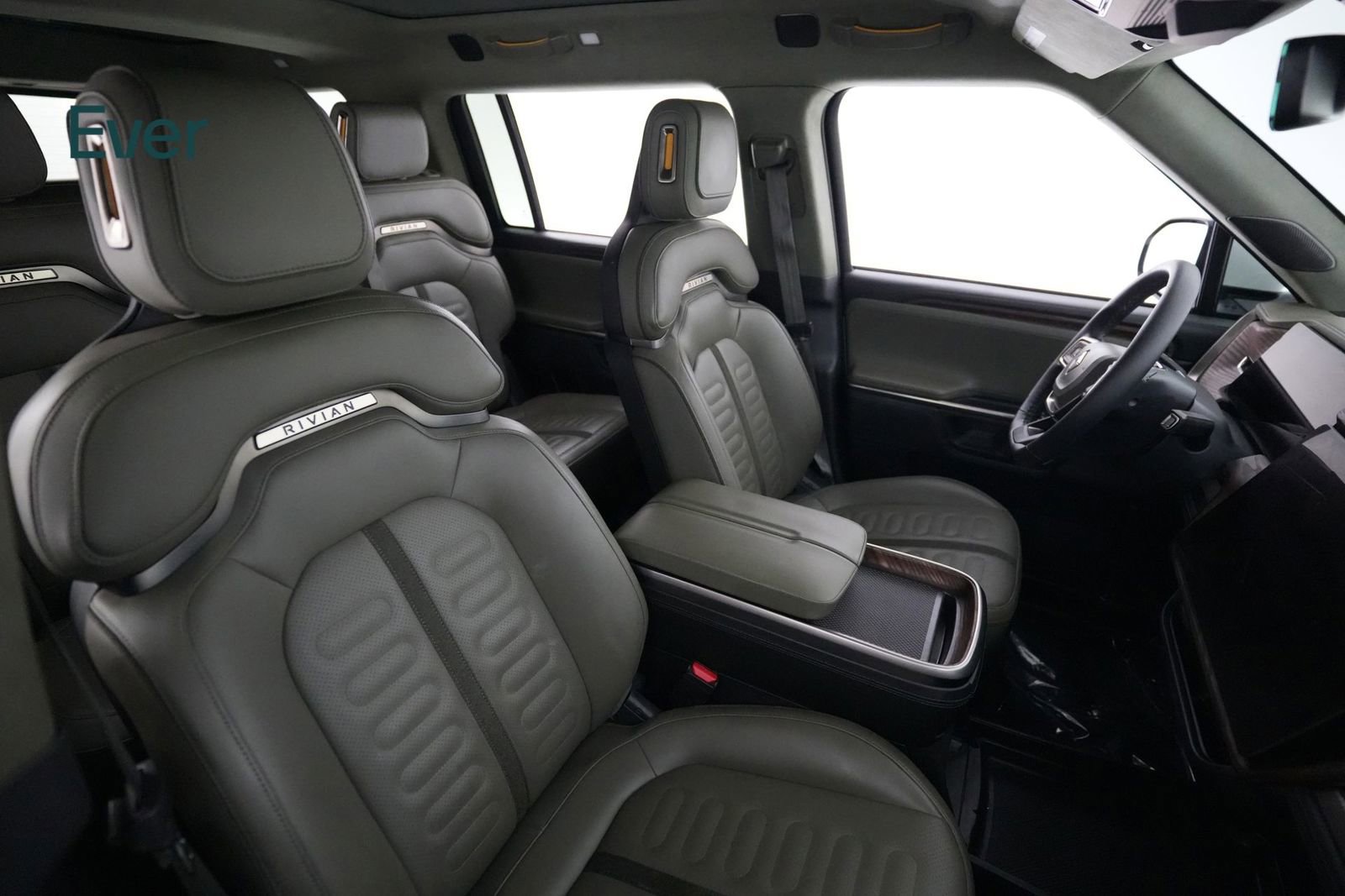 Used 2024 Rivian R1S Adventure AWD/4WD image 23