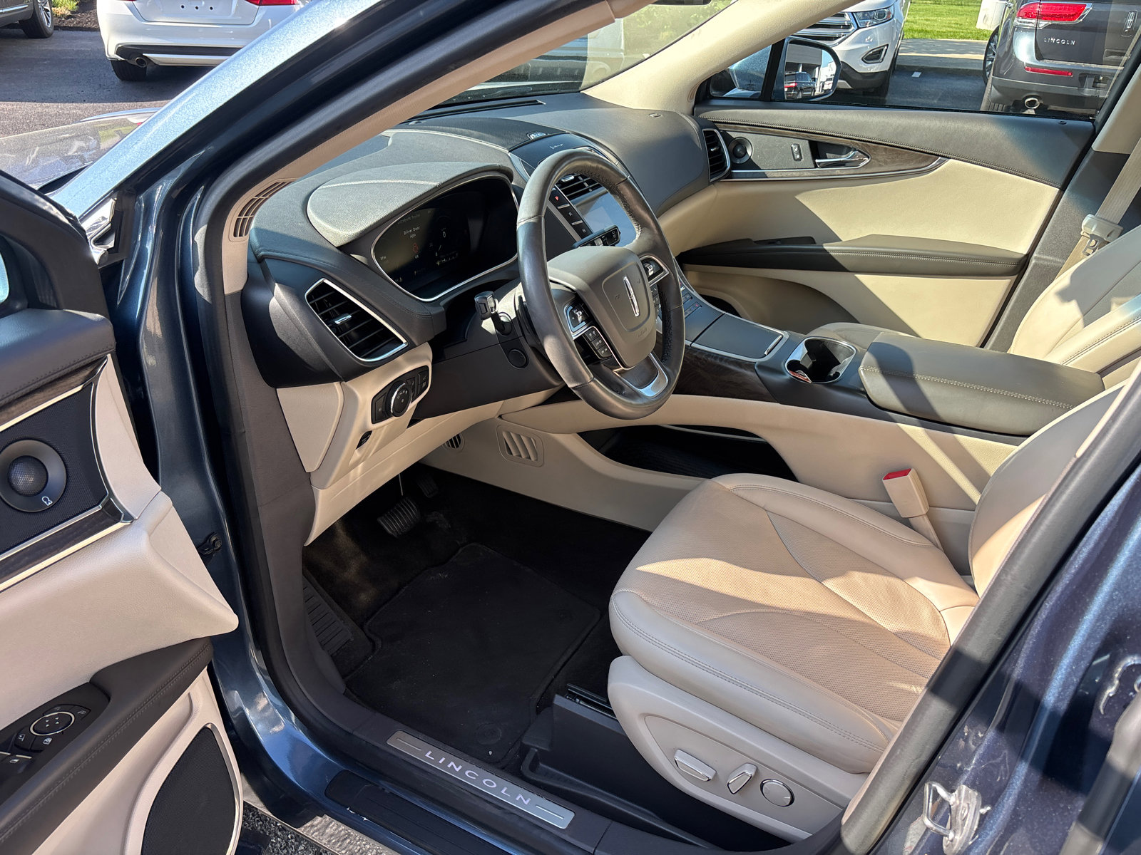 Used 2019 Lincoln Nautilus Reserve FWD image 23