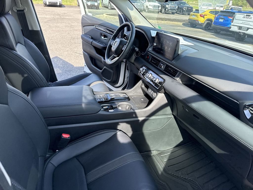 Used 2025 Honda Pilot EX-L image 35