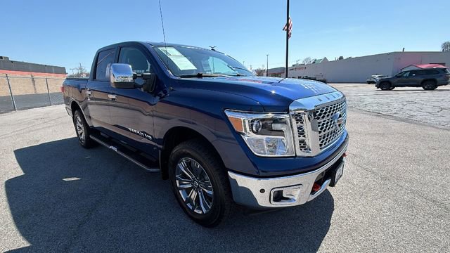 Used 2018 Nissan Titan SL w/ Chrome Package AWD/4WD image 9