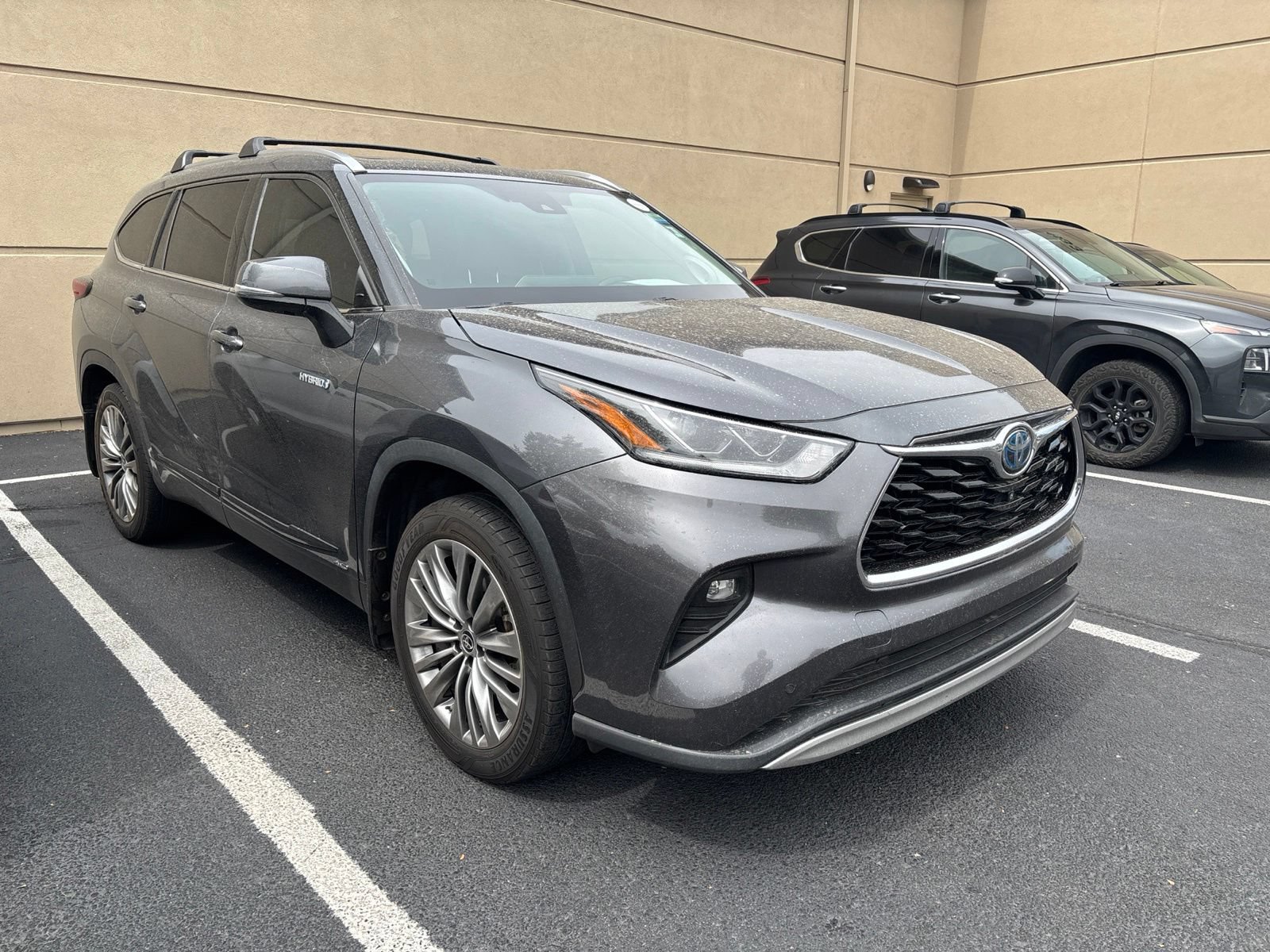 Used 2021 Toyota Highlander Platinum AWD/4WD image 1