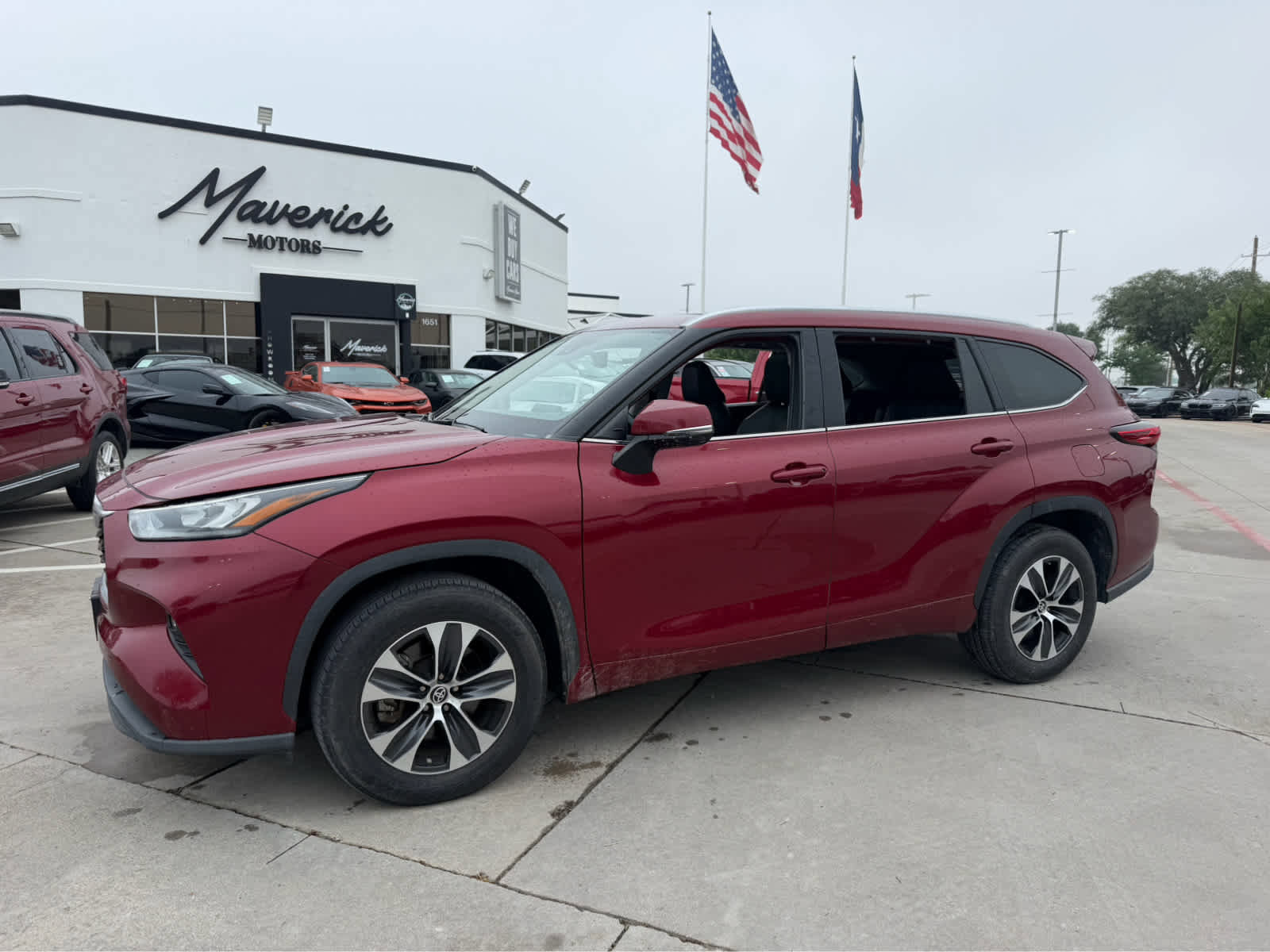 Used 2020 Toyota Highlander XLE FWD image 1