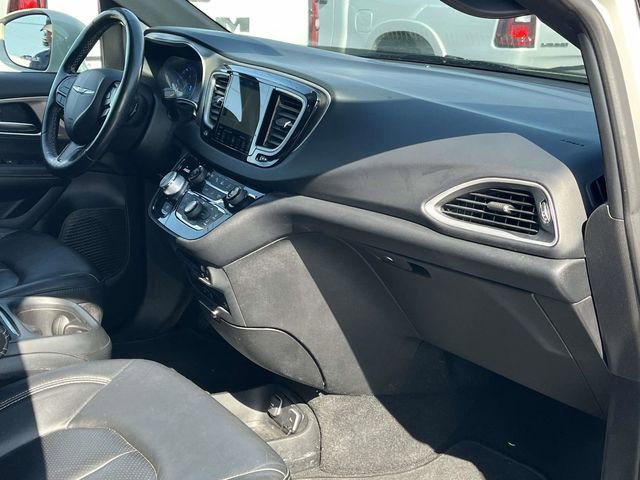 Used 2020 Chrysler Pacifica Touring-L w/ Advanced Safetytec Group image 25