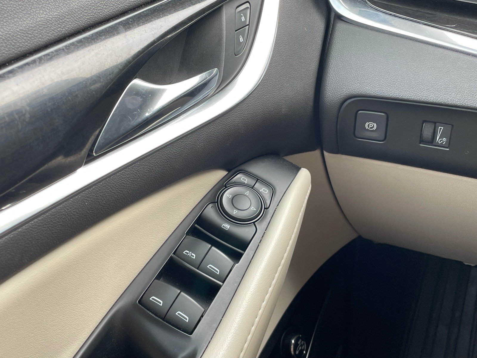 Used 2023 Buick Enclave Essence w/ Experience Buick Package FWD image 18