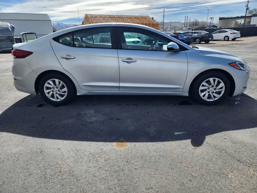Used 2017 Hyundai Elantra SE FWD image 4