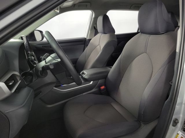 Used 2025 Toyota Highlander LE AWD/4WD image 14