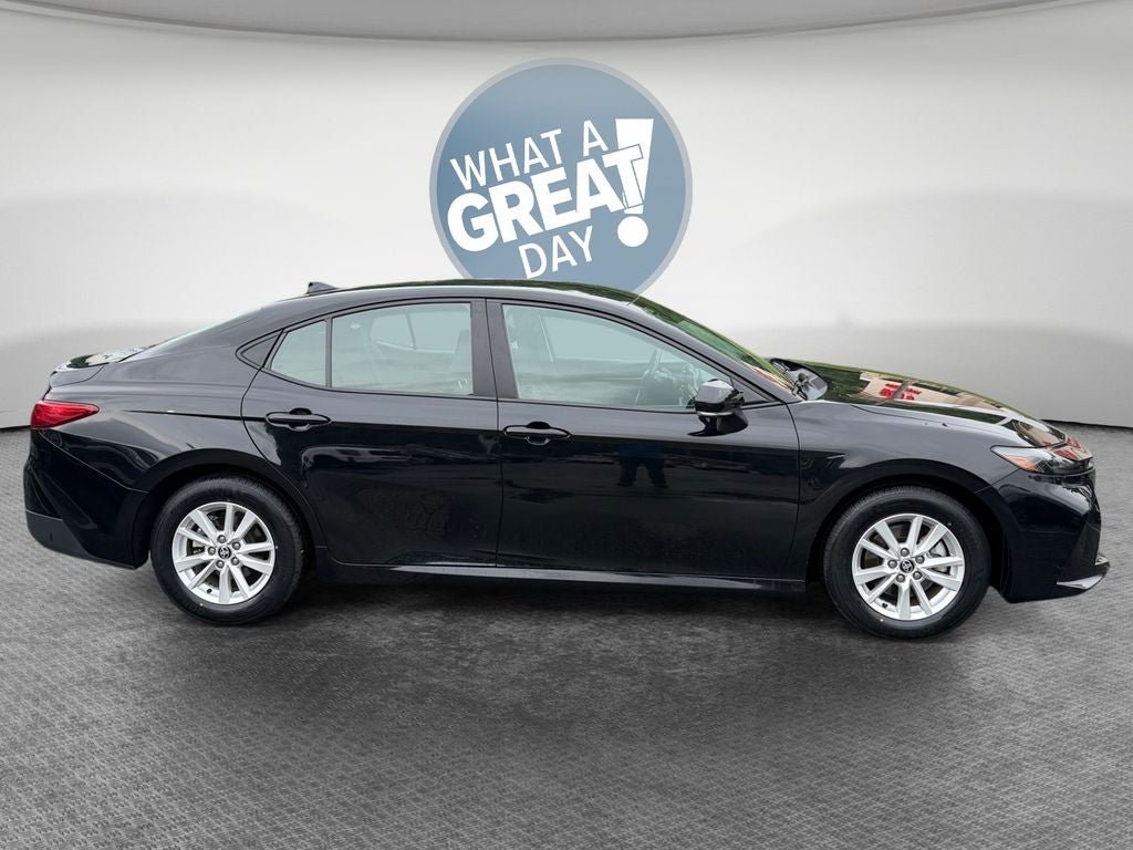 Used 2025 Toyota Camry LE FWD image 2