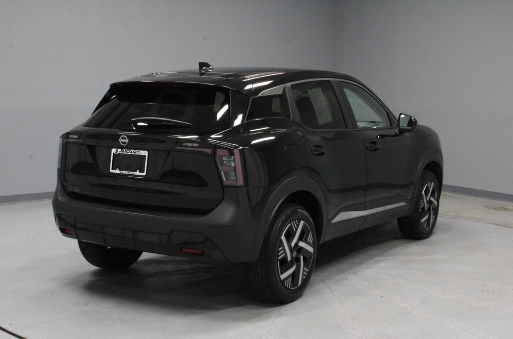 Used 2025 Nissan Kicks SV FWD image 10