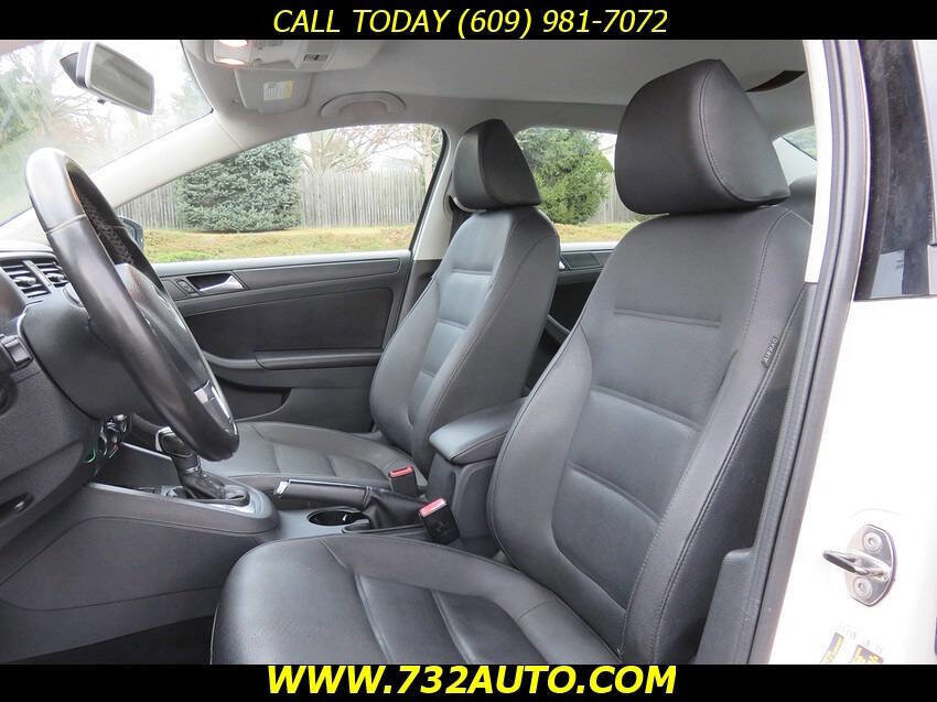 Used 2011 Volkswagen Jetta SE FWD image 26