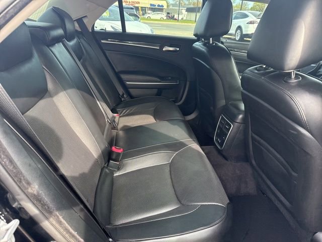 Used 2018 Chrysler 300 Limited RWD image 19