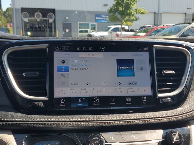 Used 2023 Chrysler Pacifica Touring-L FWD image 26