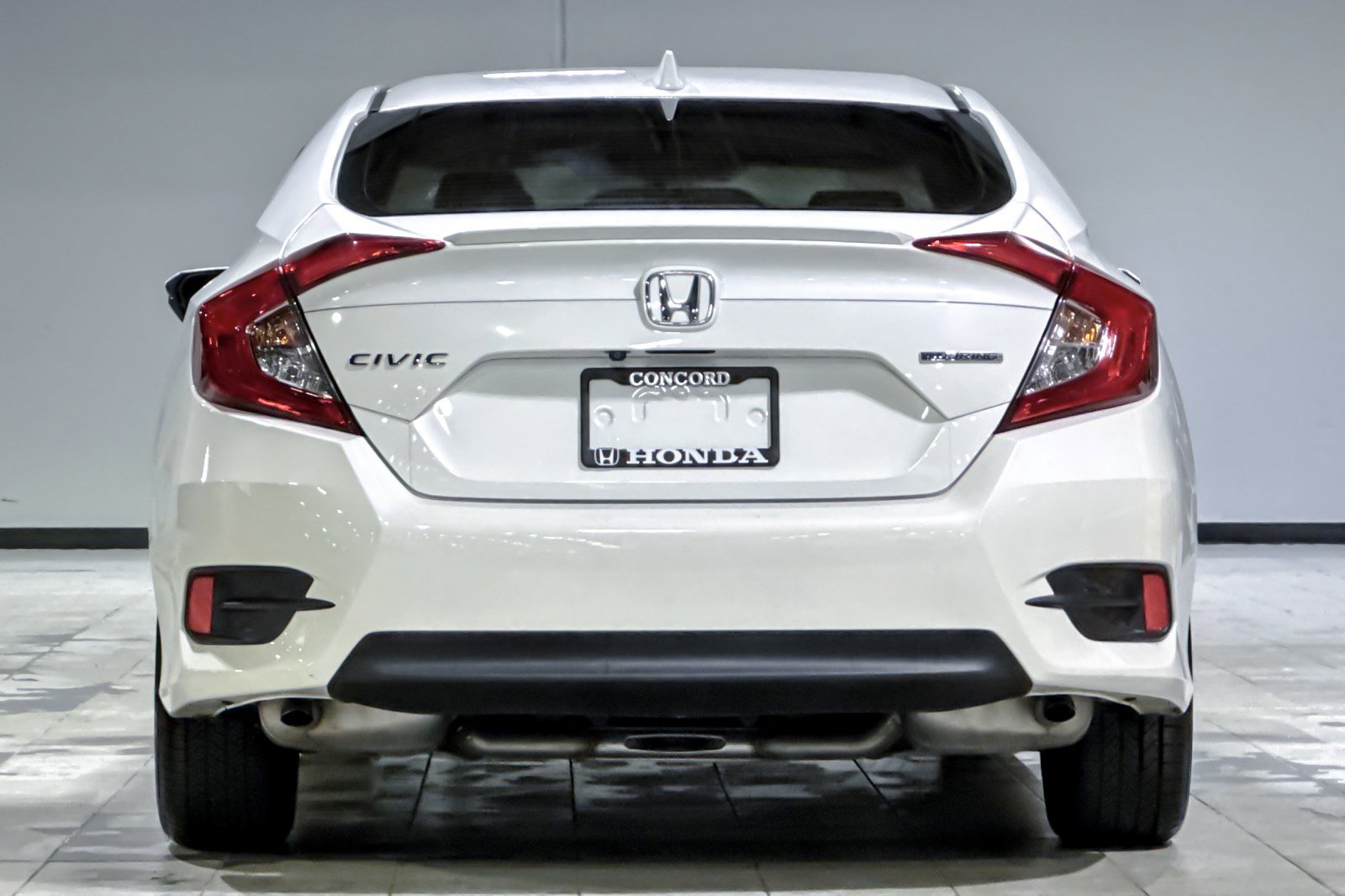 Used 2018 Honda Civic Touring image 9