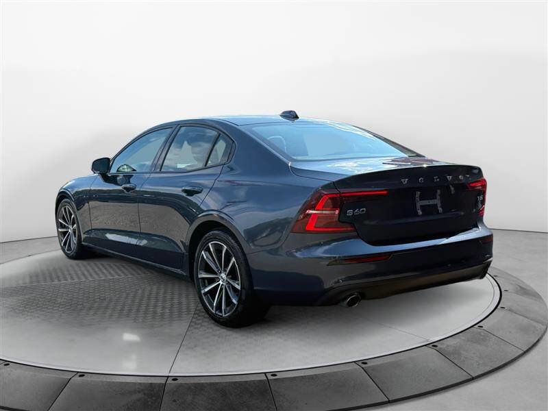 Used 2021 Volvo S60 T5 Momentum image 3