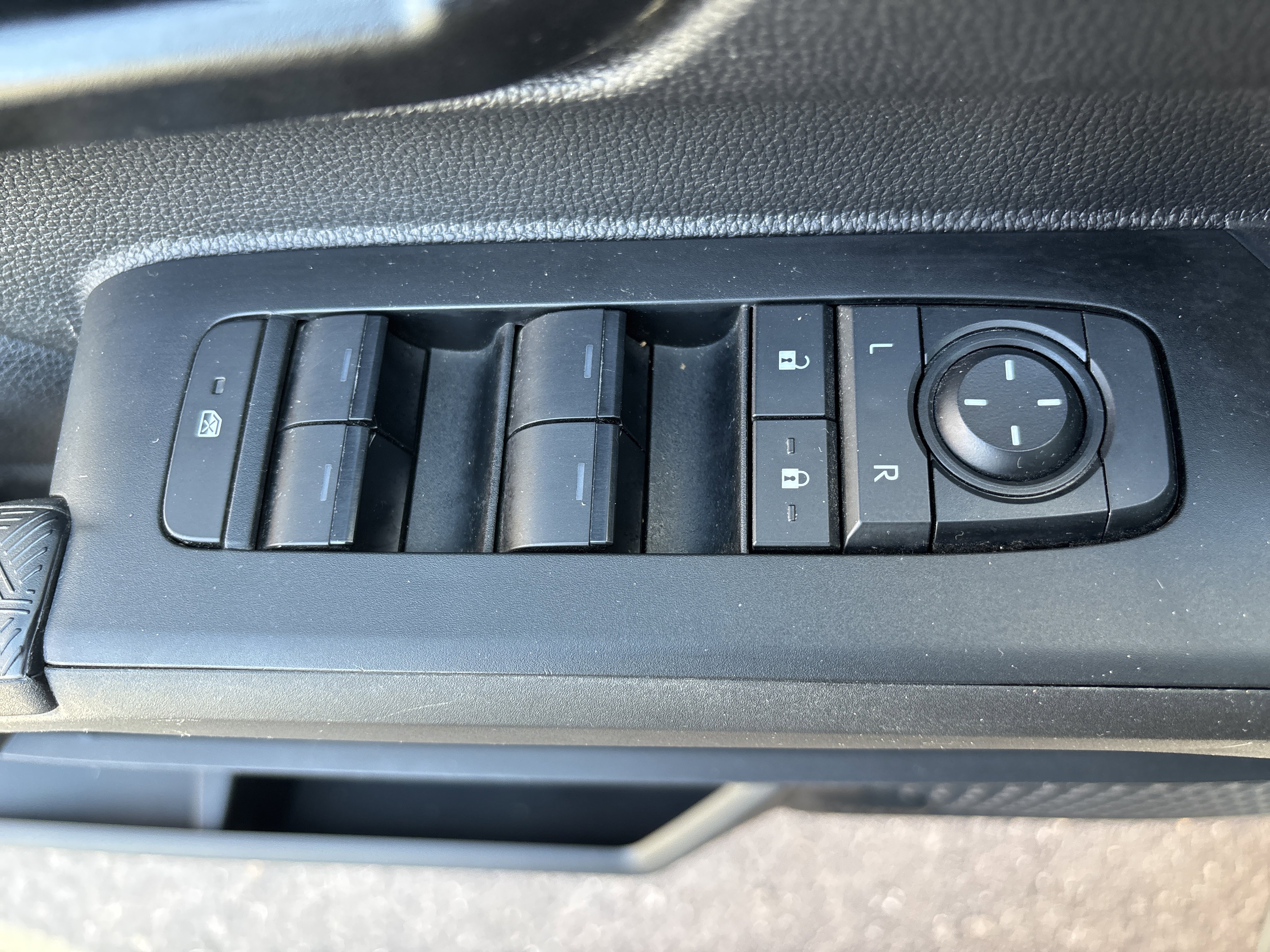 Certified 2024 Toyota Tacoma SR5 image 16