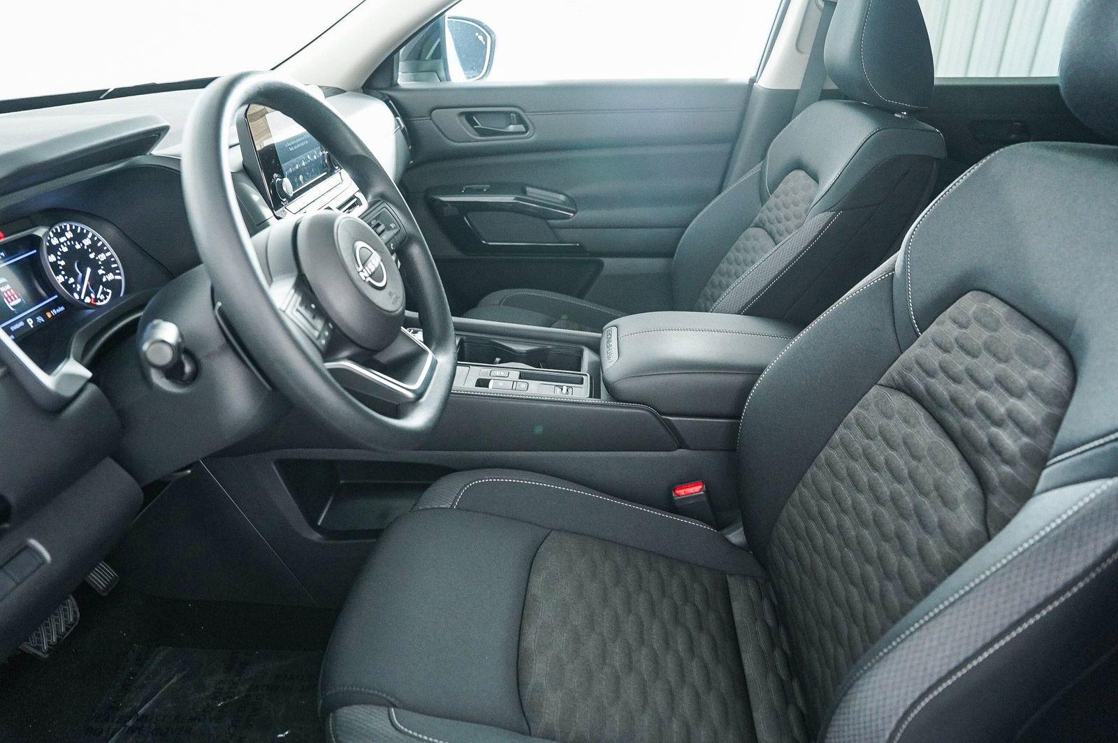 Certified 2025 Nissan Pathfinder S image 19