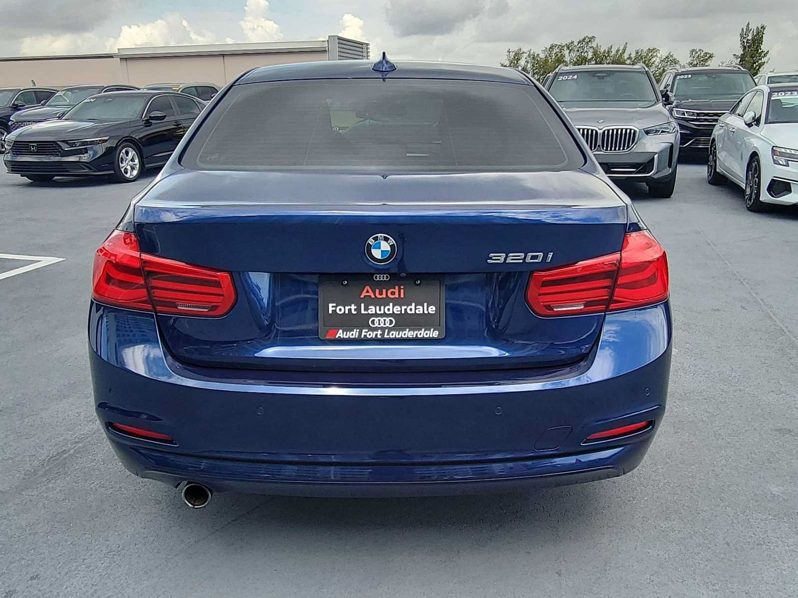 Used 2018 BMW 320i Sedan RWD image 5