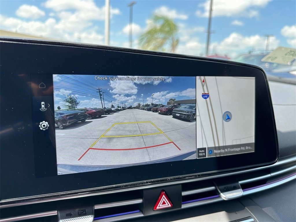 Used 2024 Hyundai Elantra Blue image 13