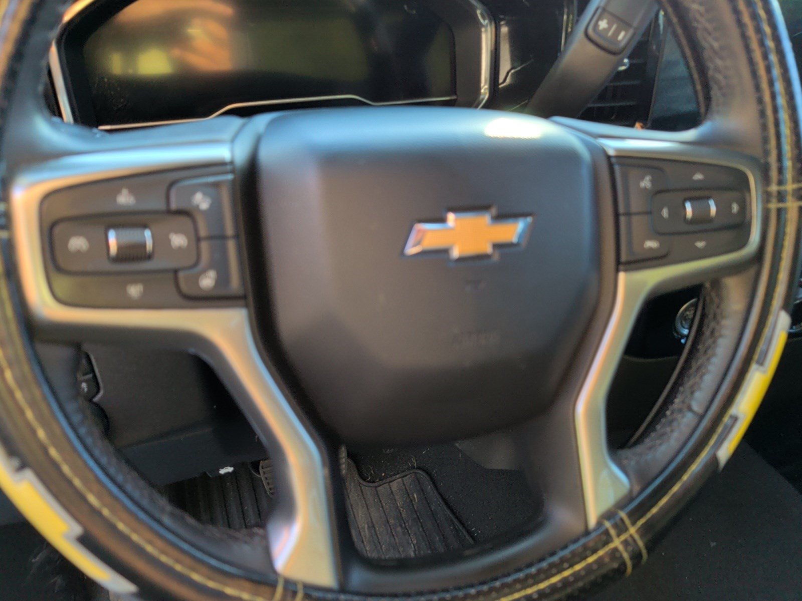 Used 2022 Chevrolet Silverado 1500 LT w/ Z71 Off-Road Package AWD/4WD image 18