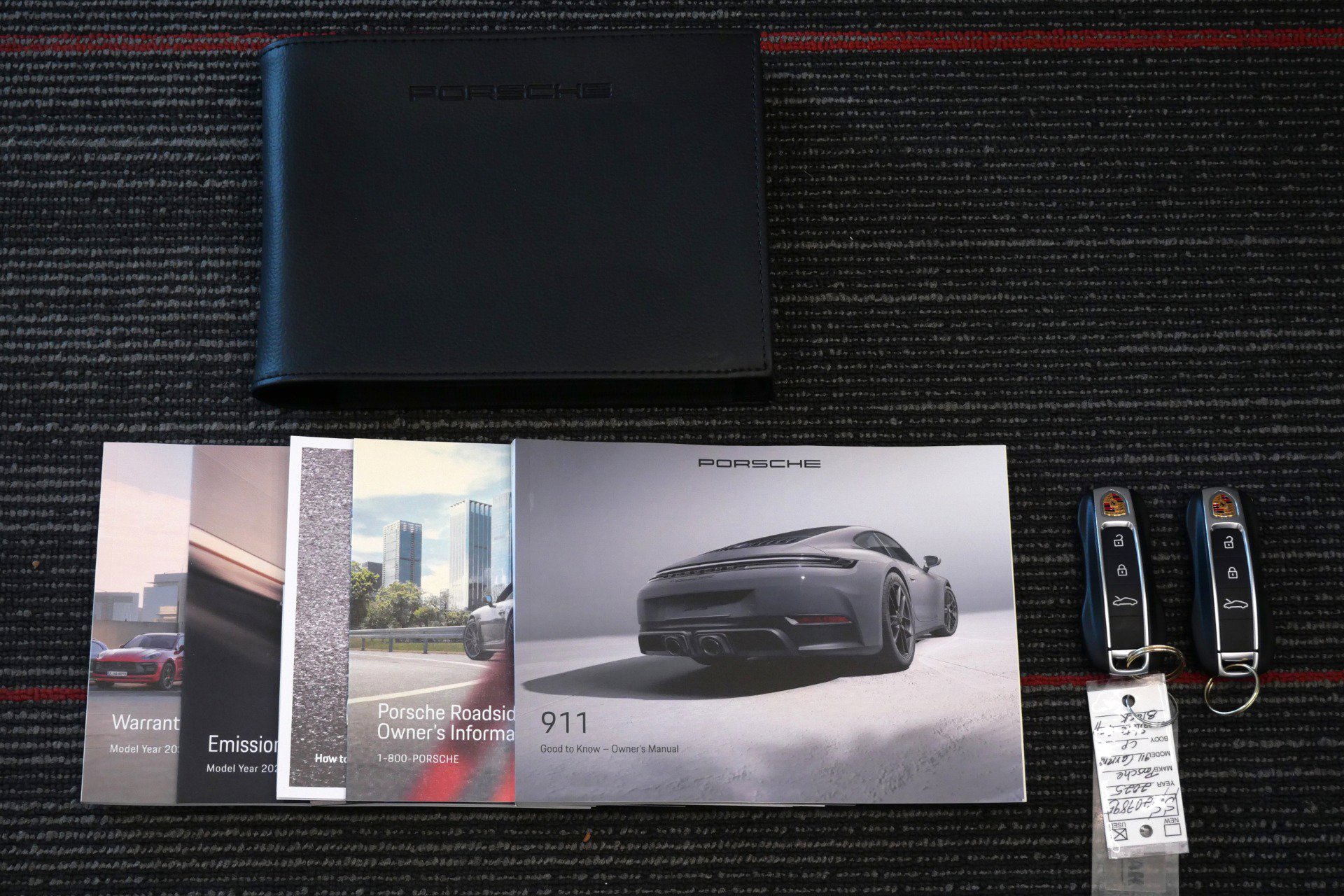 Used 2025 Porsche 911 Carrera w/ Premium Package image 21