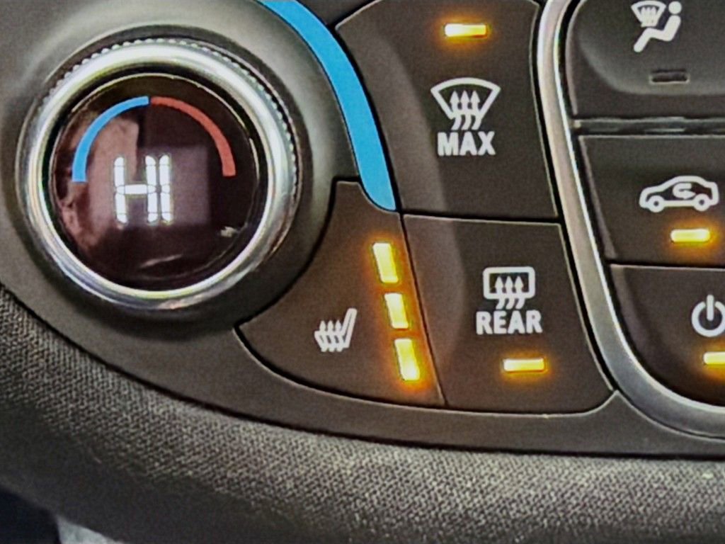 Used 2024 Chevrolet Malibu LT image 33