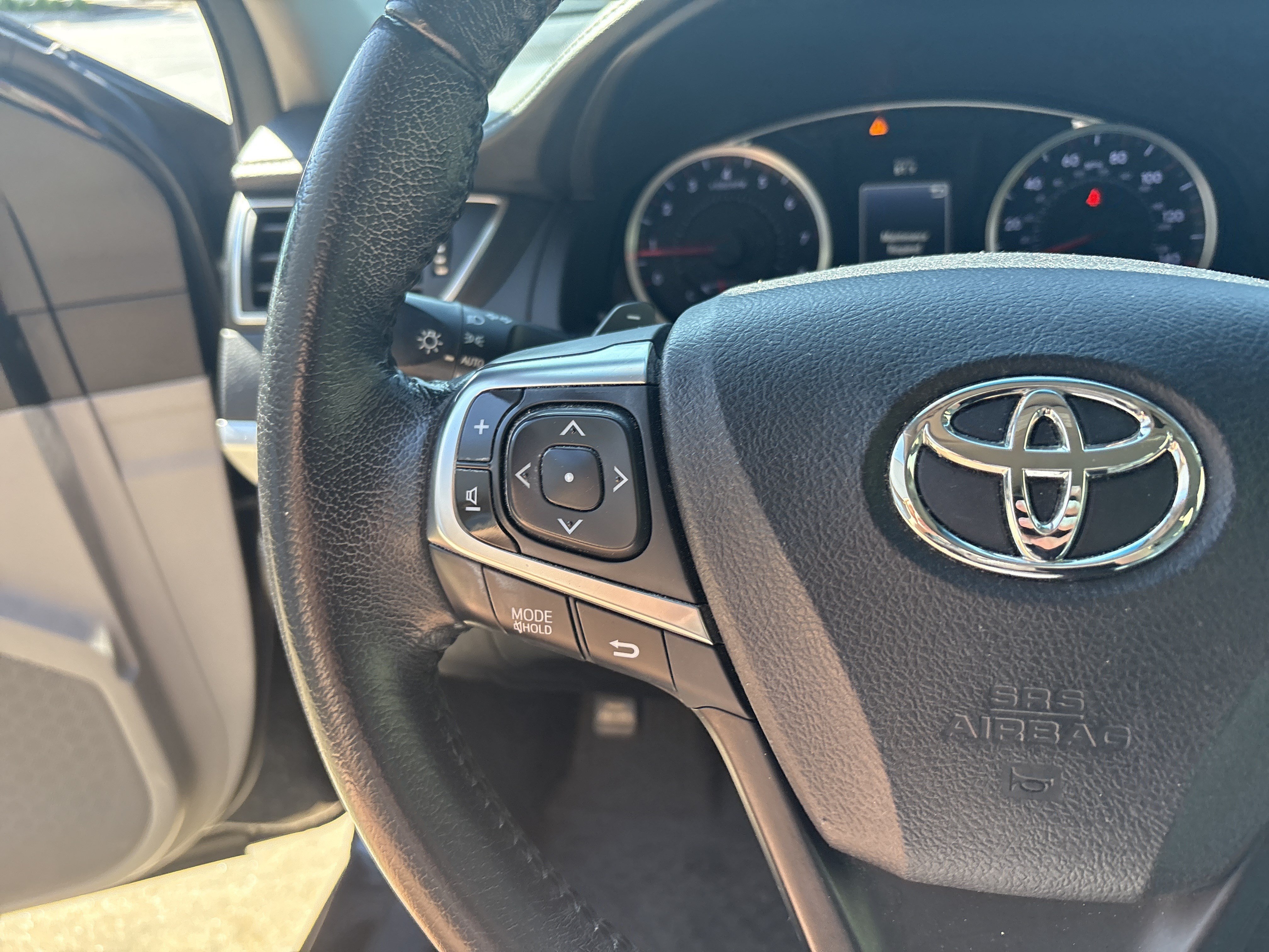Used 2016 Toyota Camry SE FWD image 19