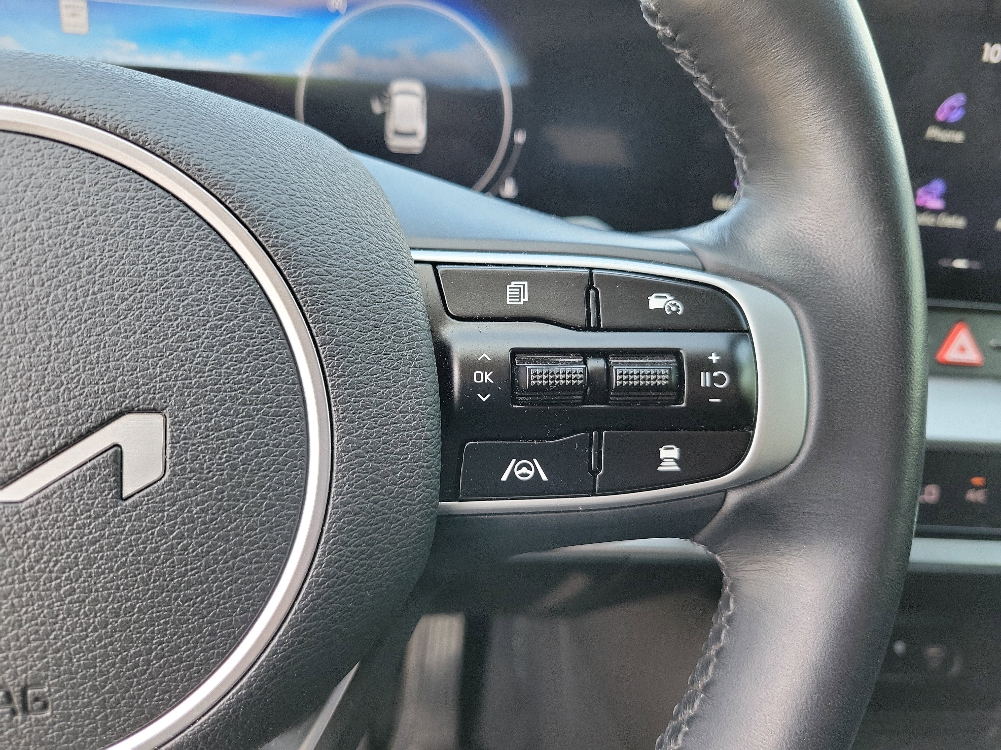 Used 2025 Kia Sportage SX FWD image 14