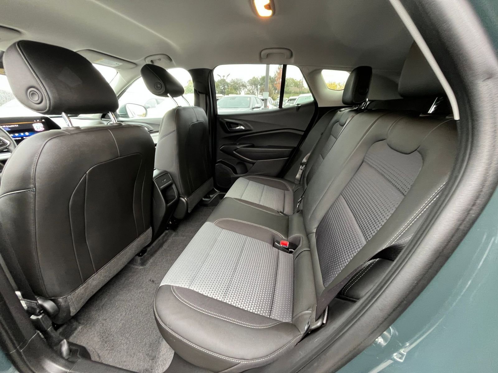 Used 2025 Chevrolet Trax LT w/ LT Convenience Package image 23