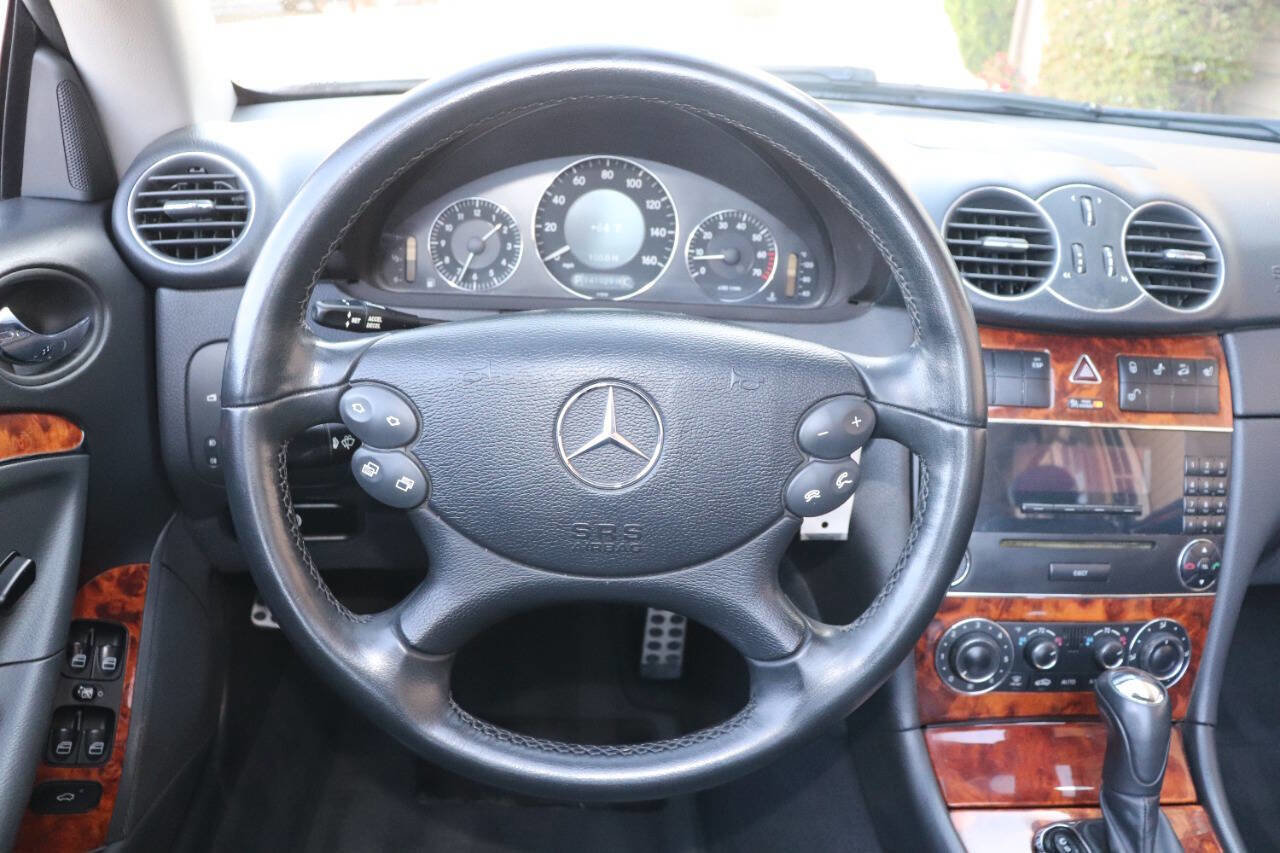 Used 2005 Mercedes-Benz CLK 320 Cabriolet image 38