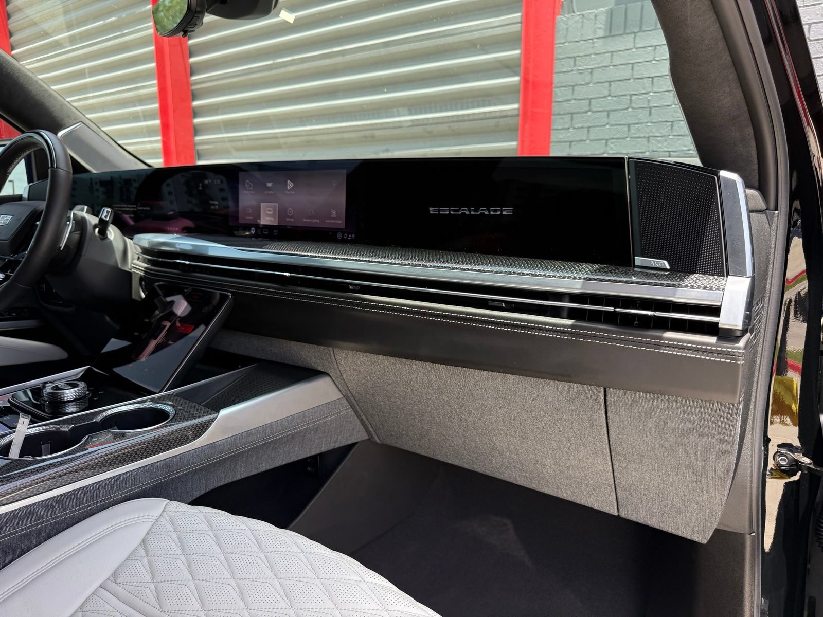 Used 2025 Cadillac Escalade V AWD/4WD image 35