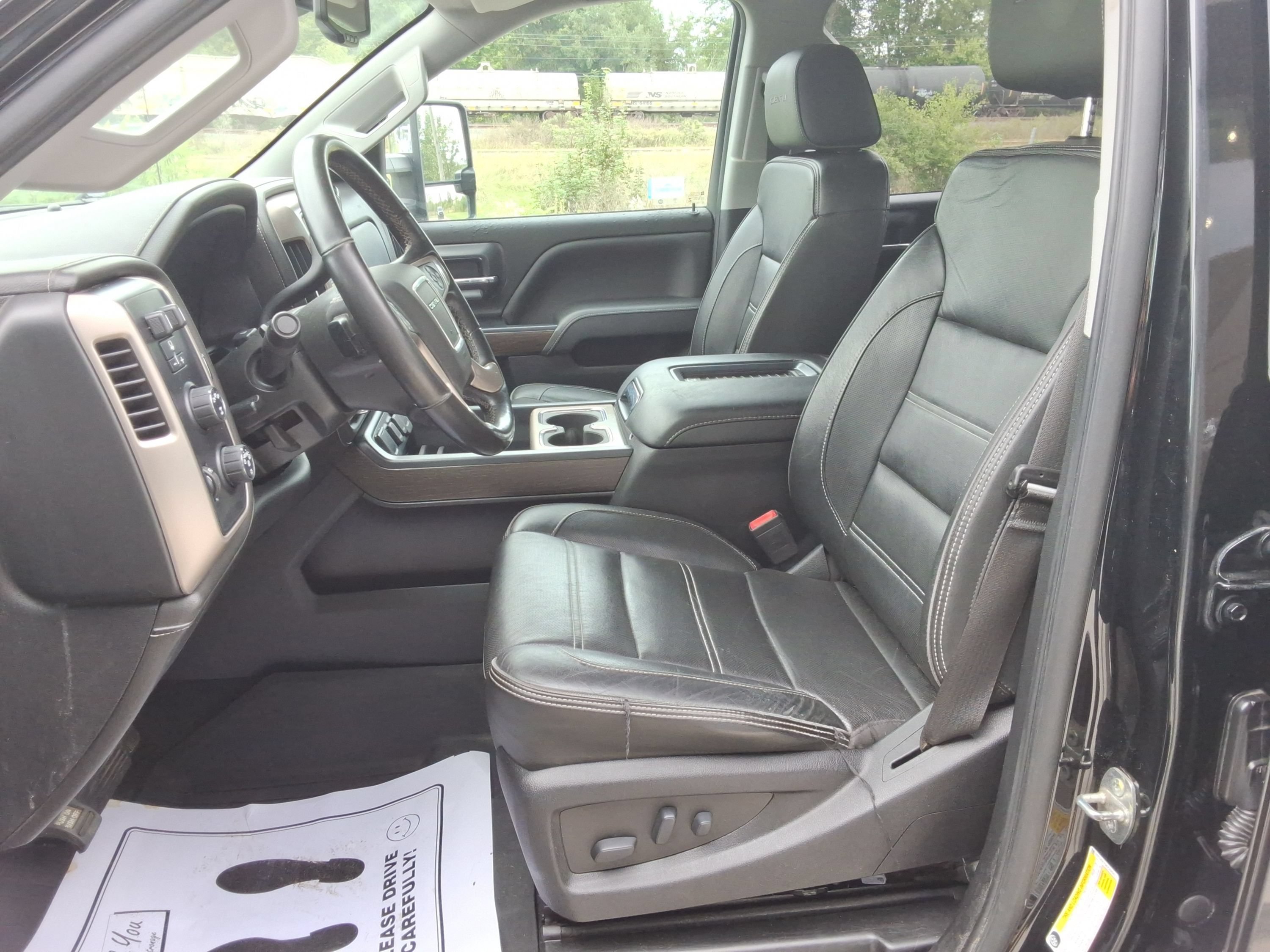 Used 2019 GMC Sierra 2500 Denali w/ Duramax Plus Package AWD/4WD image 27