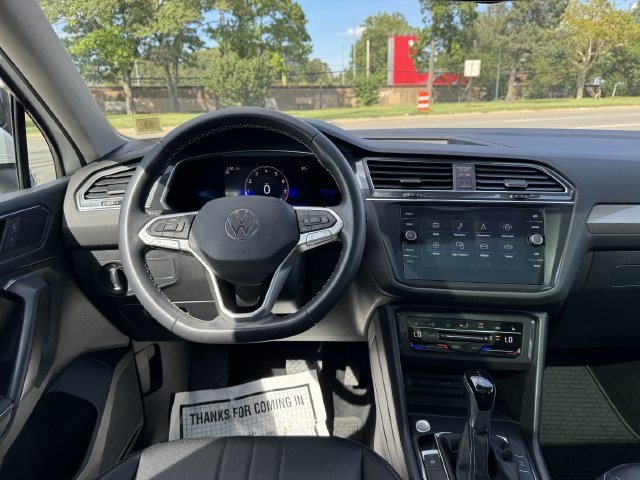 Used 2023 Volkswagen Tiguan SE w/ Panoramic Sunroof Package AWD/4WD image 14