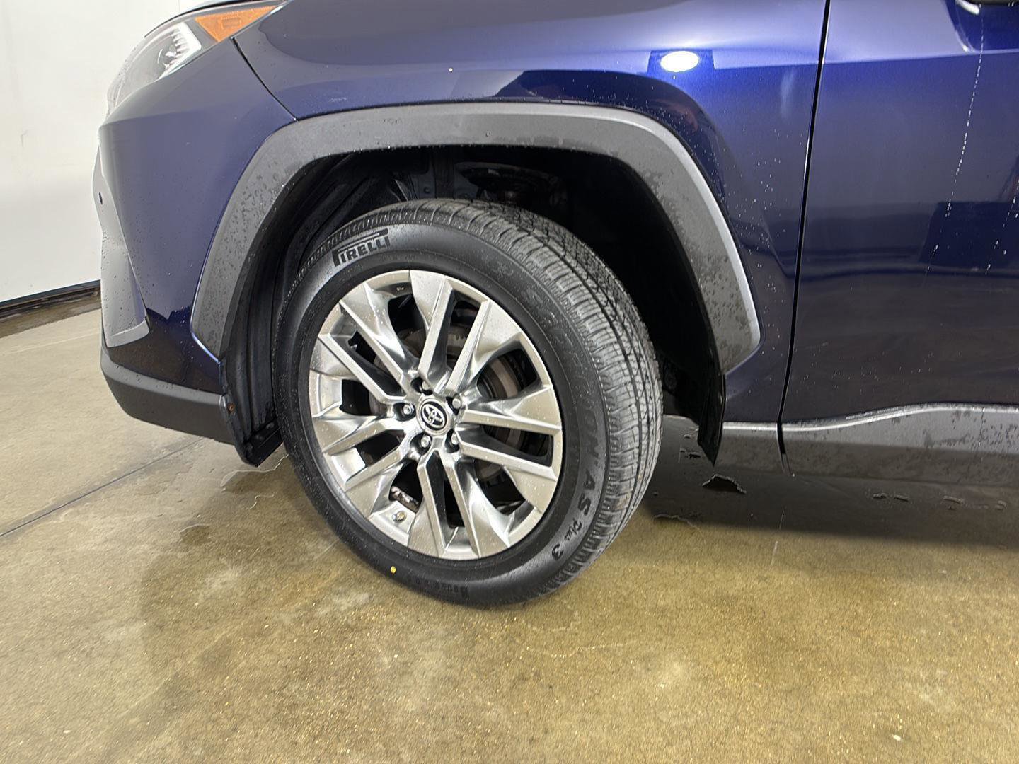 Used 2019 Toyota RAV4 Limited w/ Cold Weather Package AWD/4WD image 5