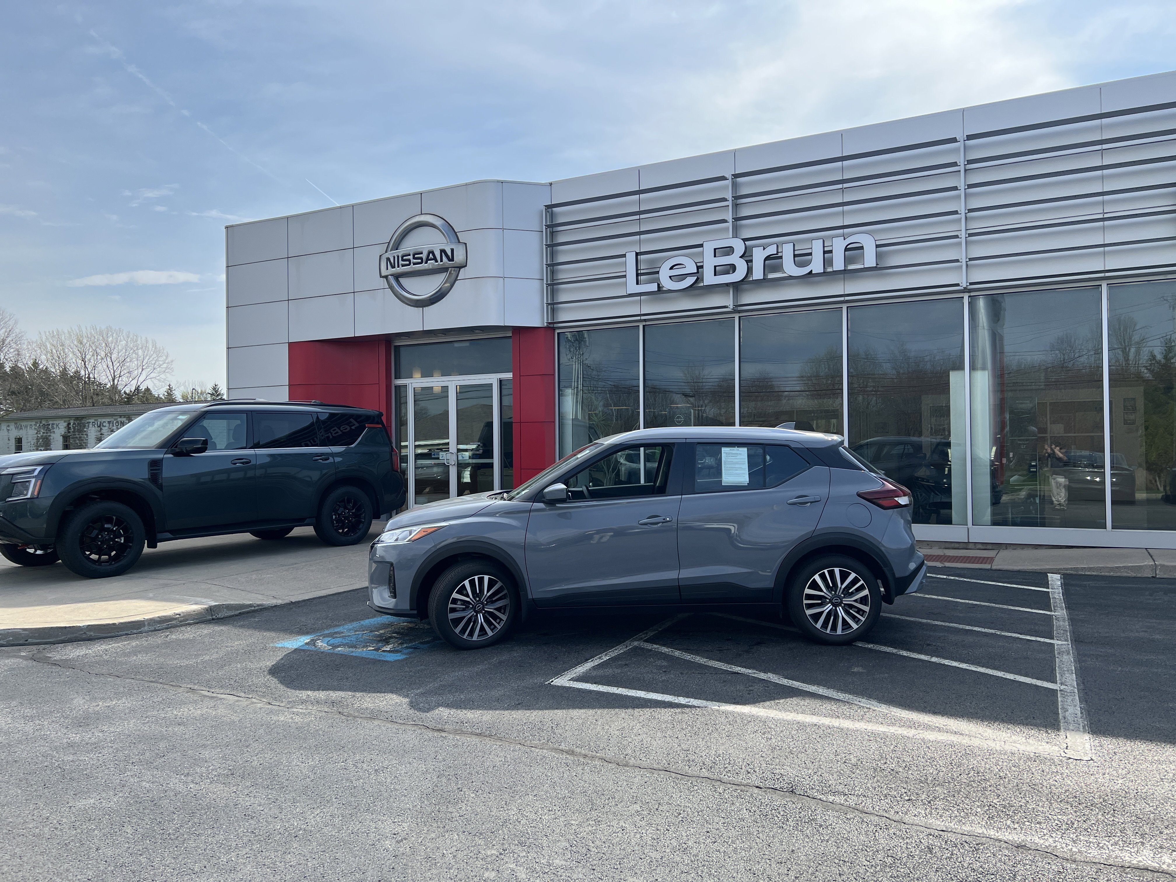 Used 2023 Nissan Kicks SV image 2