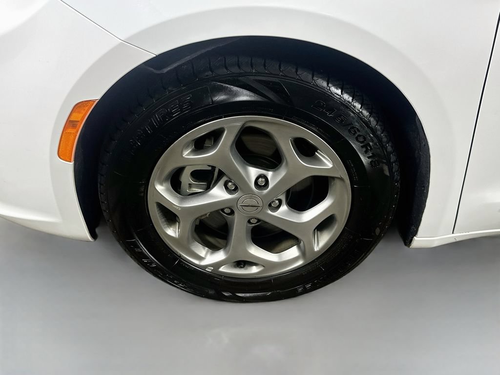 Used 2023 Chrysler Pacifica Limited FWD image 8