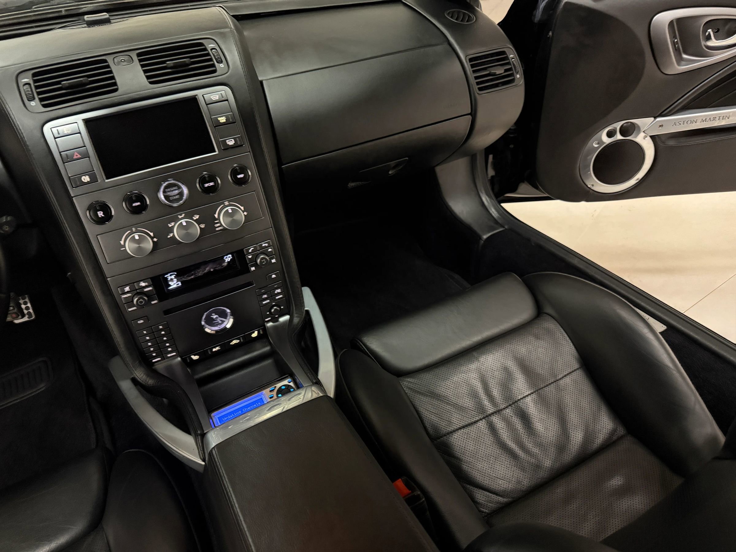 Used 2006 Aston Martin Vanquish S image 15